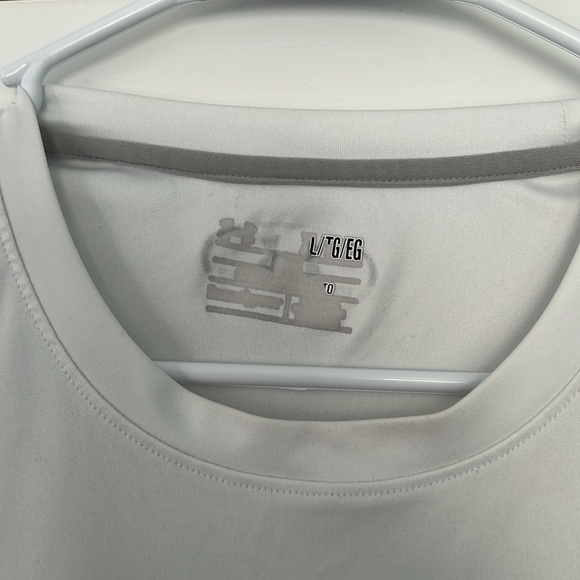 Used Under Armour shirt - Picture 2 of 3